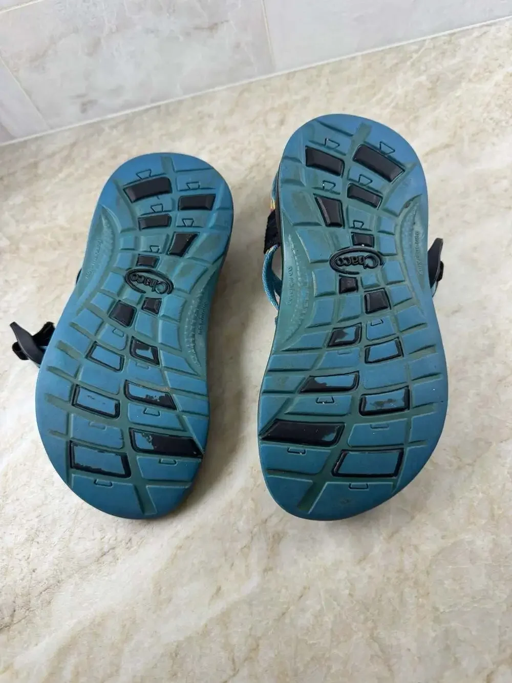 Chaco ZX/2 Classic Youth Sport Sandals Rainbow Chevron Straps Size 2 Black